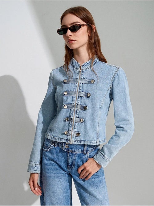 Giacca di jeans cropped con colletto alla coreana dilvin - Kiabi Giacca di jeans cropped con colletto alla coreana dilvin - Kiabi