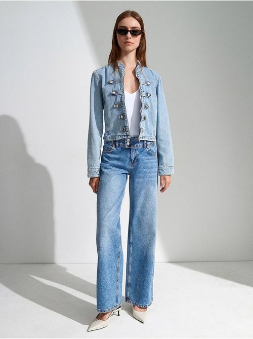 Giacca di jeans cropped con colletto alla coreana dilvin - Kiabi Giacca di jeans cropped con colletto alla coreana dilvin - Kiabi