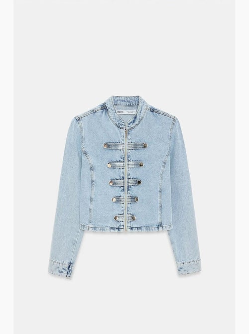 Giacca di jeans cropped con colletto alla coreana dilvin - Kiabi Giacca di jeans cropped con colletto alla coreana dilvin - Kiabi