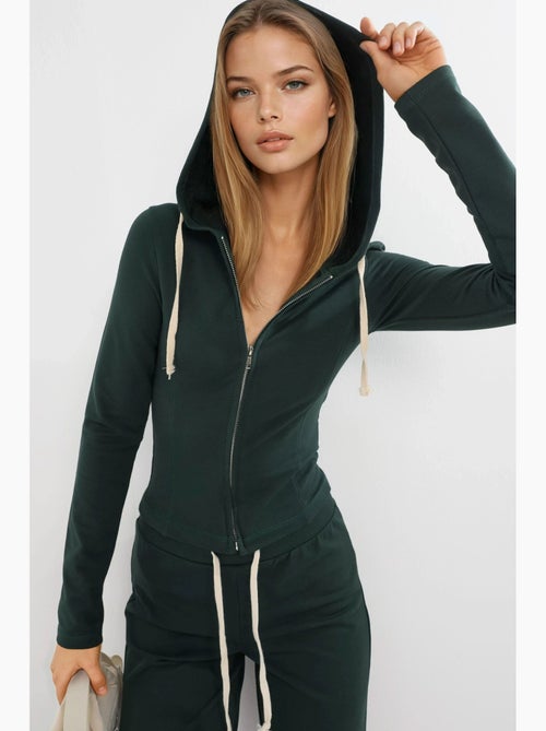Giacca in cotone aderente con cappuccio e chiusura con zip busem - Kiabi Giacca in cotone aderente con cappuccio e chiusura con zip busem - Kiabi