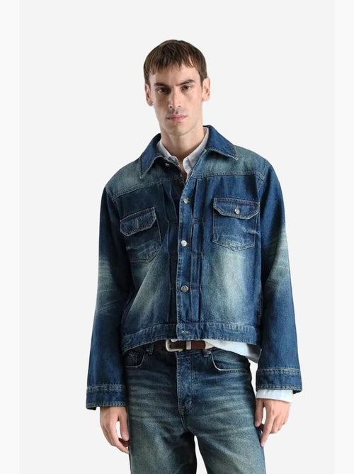 Giacca in denim abbottonata con tasca giesto - Kiabi Giacca in denim abbottonata con tasca giesto - Kiabi