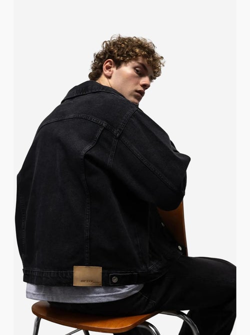 Giacca in denim abbottonata con tasca giesto - Kiabi Giacca in denim abbottonata con tasca giesto - Kiabi