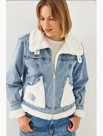 Giacca in denim con cintura in pelliccia sintetica lucci