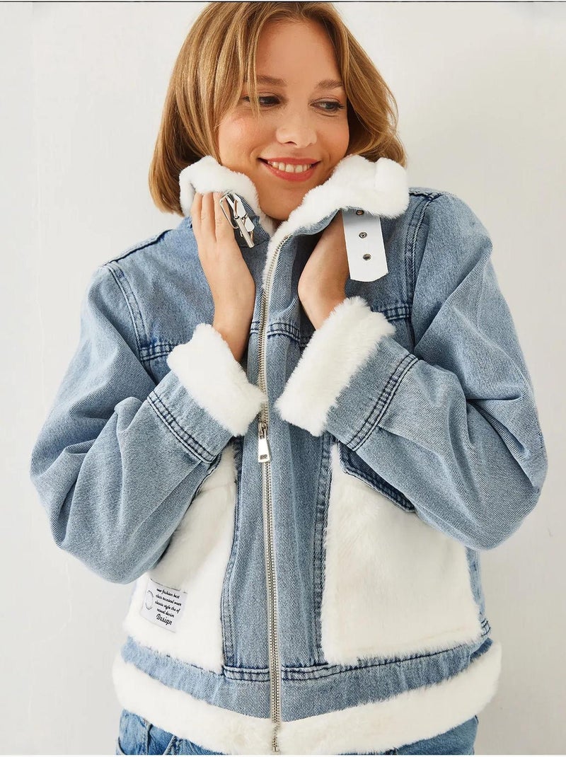 Giacca in denim con cintura in pelliccia sintetica lucci Blu chiaro - Kiabi