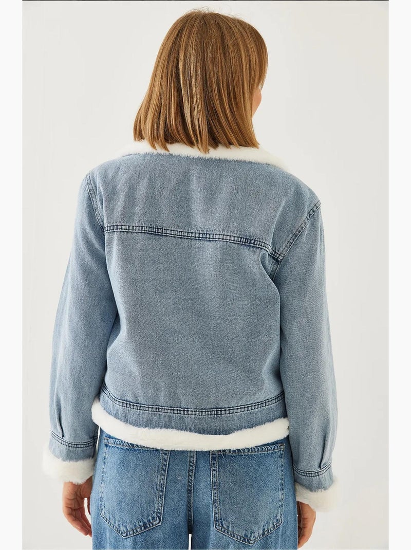 Giacca in denim con cintura in pelliccia sintetica lucci Blu chiaro - Kiabi