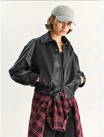 Giacca in ecopelle dal taglio relaxed con zip e tasche lucci