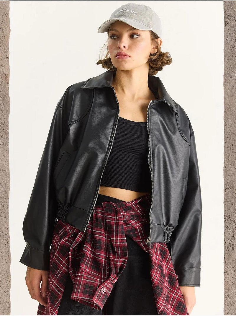 Giacca in ecopelle dal taglio relaxed con zip e tasche lucci Nero - Kiabi