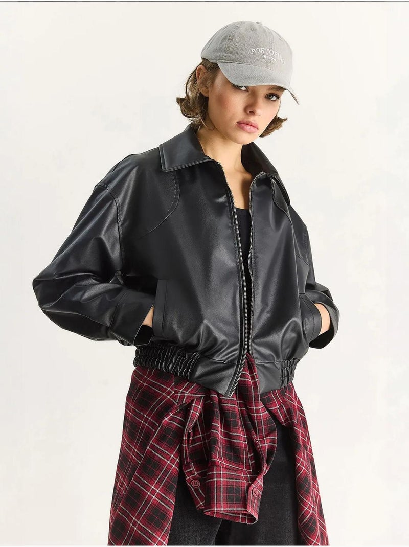 Giacca in ecopelle dal taglio relaxed con zip e tasche lucci Nero - Kiabi