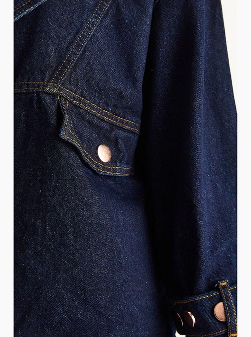 Giacca in look denim con colletto a camicia e chiusura con bottoni lucci - Kiabi Giacca in look denim con colletto a camicia e chiusura con bottoni lucci - Kiabi