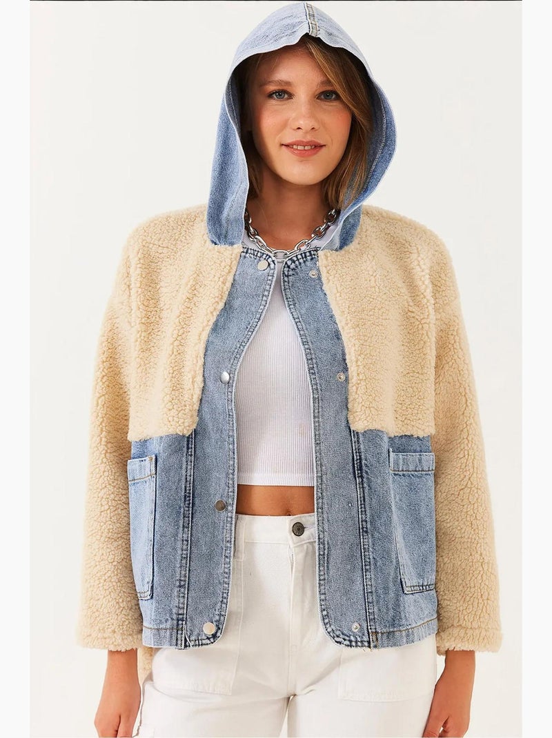 Giacca in pelliccia sintetica con cappuccio e dettagli in denim lucci Beige argilla - Kiabi