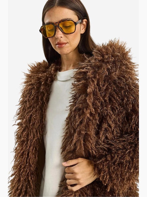 Giacca oversize con cappuccio in pelliccia sintetica lucci - Kiabi Giacca oversize con cappuccio in pelliccia sintetica lucci - Kiabi