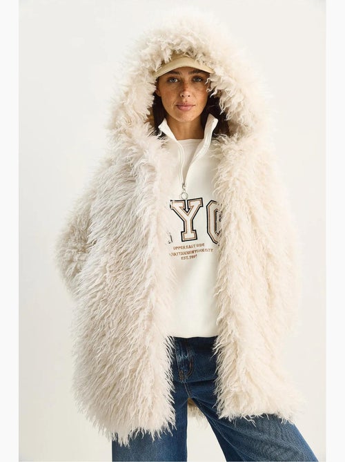 Giacca oversize con cappuccio in pelliccia sintetica lucci - Kiabi Giacca oversize con cappuccio in pelliccia sintetica lucci - Kiabi