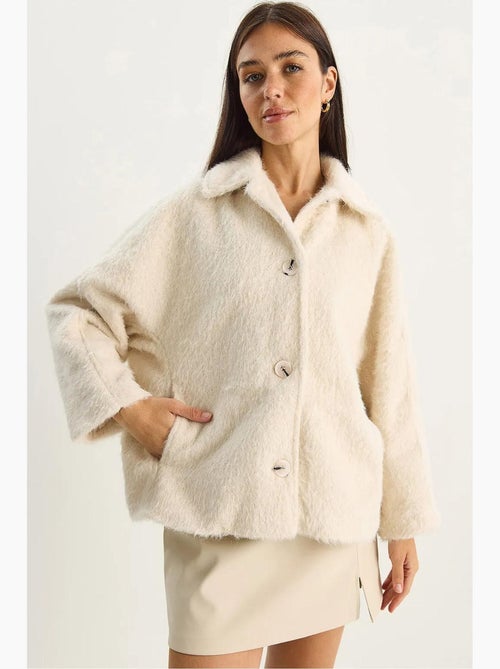 Giacca oversize in peluche con chiusura a bottoni lucci - Kiabi Giacca oversize in peluche con chiusura a bottoni lucci - Kiabi