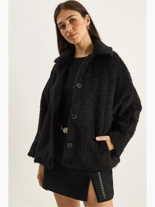 Giacca oversize in peluche con chiusura a bottoni lucci - Kiabi Giacca oversize in peluche con chiusura a bottoni lucci - Kiabi