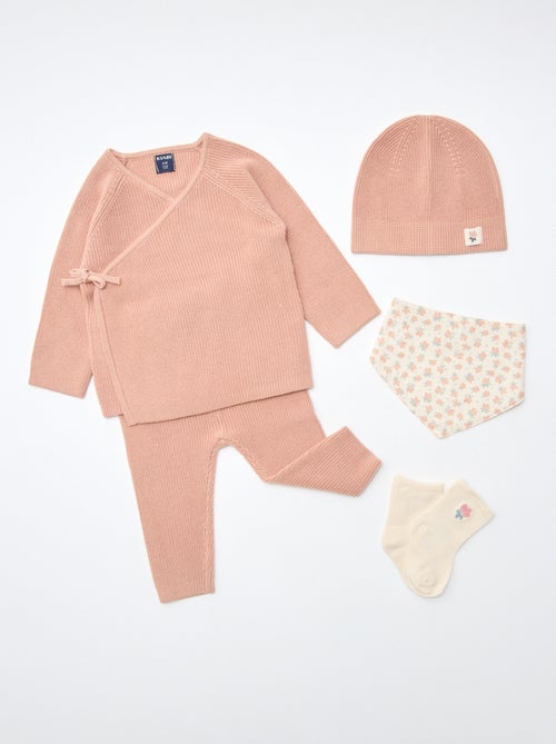 GIFTBOX brassière + pantalon + chaussettes + bonnet + bavoir - Kiabi