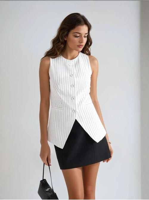 Gilet a righe con scollo rotondo e bottoni - Kiabi Gilet a righe con scollo rotondo e bottoni - Kiabi