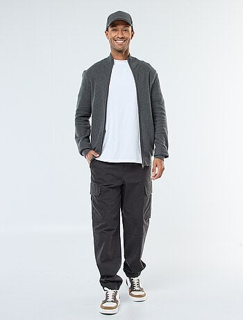 Gilet basic in maglia con 2 tasche e collo alto