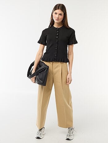 Gilet con bottoni e maniche a volant