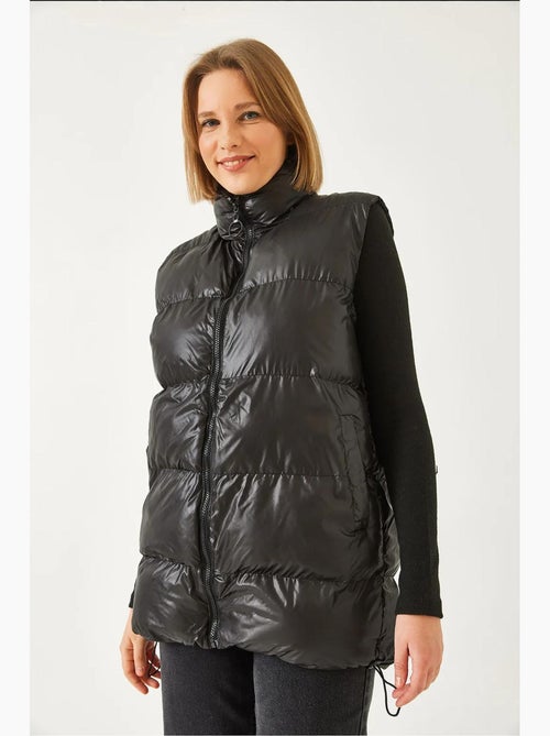 Gilet con doppia tasca con cerniera lucci - Kiabi Gilet con doppia tasca con cerniera lucci - Kiabi