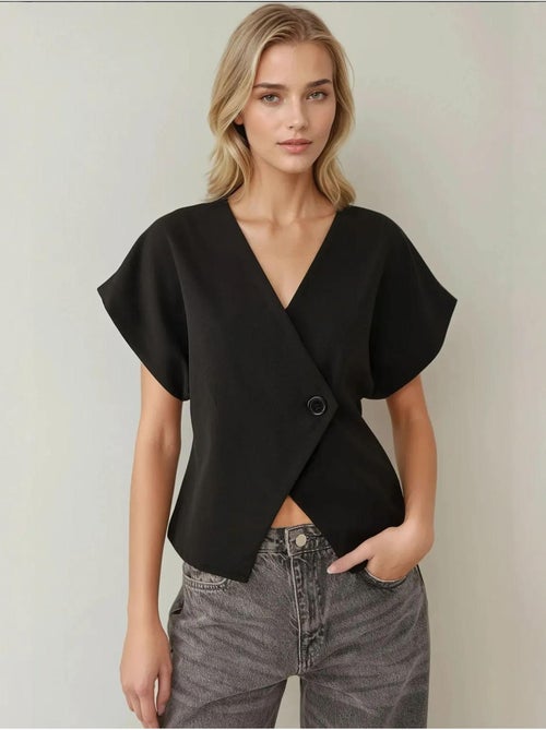 Gilet con scollo a V e dettaglio sulle spalle aderente - Kiabi Gilet con scollo a V e dettaglio sulle spalle aderente - Kiabi