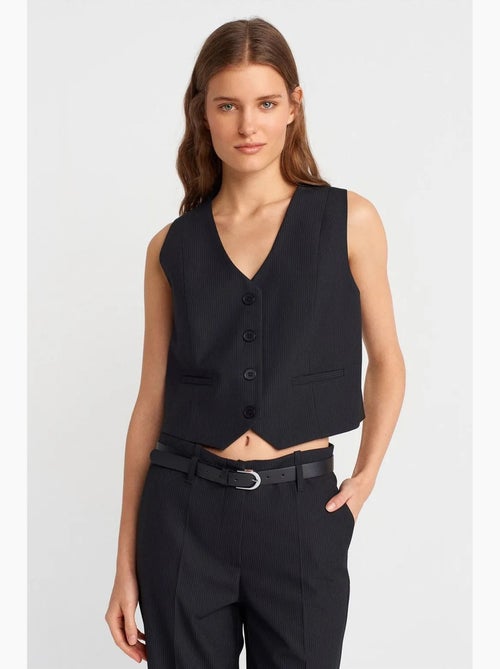Gilet corto con scollo a v e bottoni dilvin - Kiabi Gilet corto con scollo a v e bottoni dilvin - Kiabi