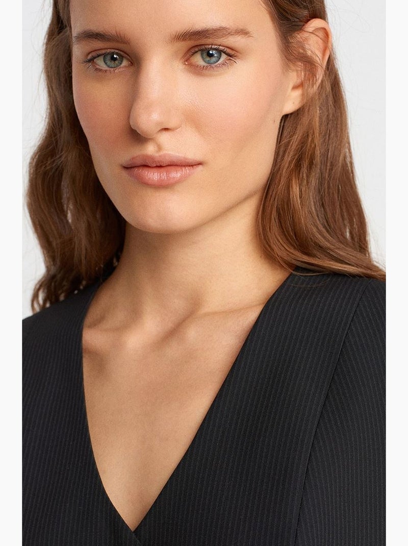 Gilet corto con scollo a v e bottoni dilvin Nero - Kiabi