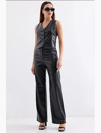 Gilet corto in ecopelle con scollo a v e bottoni bdart