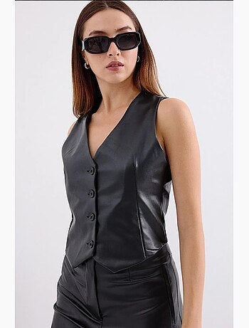 Gilet corto in ecopelle con scollo a v e bottoni bdart