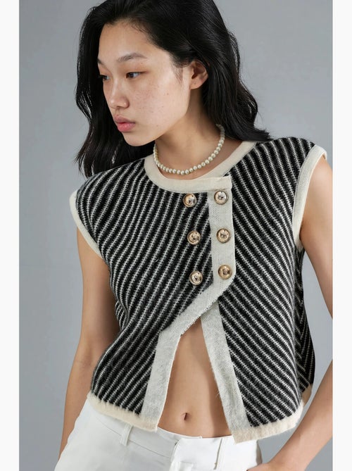 Gilet corto in maglia testurizzata con chiusura a bottoni my fashion - Kiabi Gilet corto in maglia testurizzata con chiusura a bottoni my fashion - Kiabi