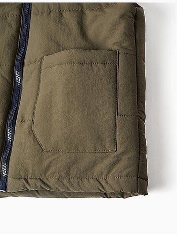 Gilet imbottito con cappuccio e tasche