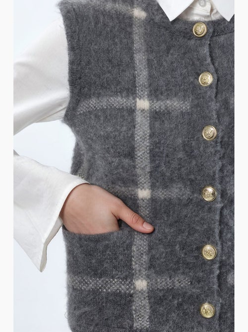 Gilet in maglia a quadri con girocollo e bottoni hiccup - Kiabi Gilet in maglia a quadri con girocollo e bottoni hiccup - Kiabi
