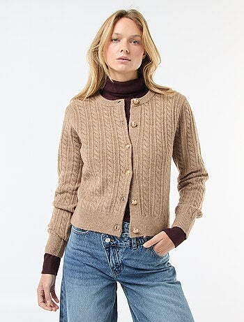 Gilet in maglia a trecce con bottoni dorati