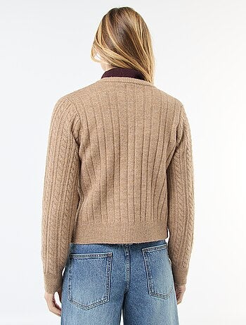 Gilet in maglia a trecce con bottoni dorati