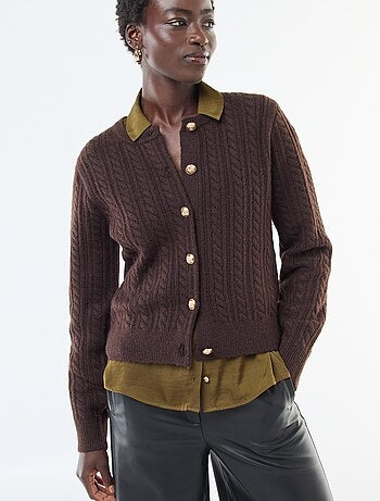 Gilet in maglia a trecce con bottoni dorati