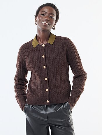Gilet in maglia a trecce con bottoni dorati