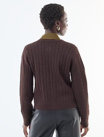 Gilet in maglia a trecce con bottoni dorati