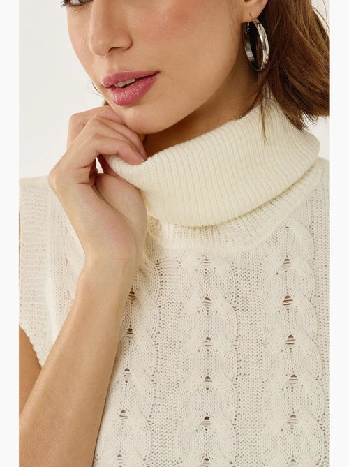Gilet in maglia con dolcevita e motivo a treccia hiccup - Kiabi Gilet in maglia con dolcevita e motivo a treccia hiccup - Kiabi