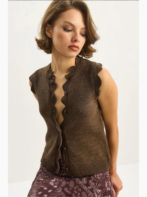 Gilet in maglia con ruches e girocollo lucci - Kiabi Gilet in maglia con ruches e girocollo lucci - Kiabi