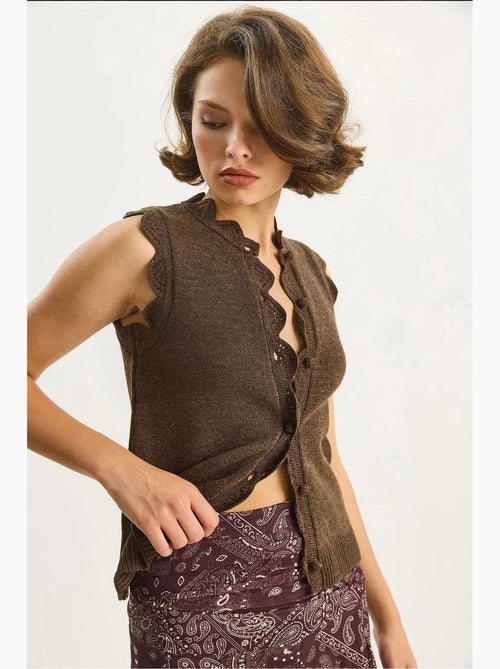 Gilet in maglia con ruches e girocollo lucci - Kiabi Gilet in maglia con ruches e girocollo lucci - Kiabi
