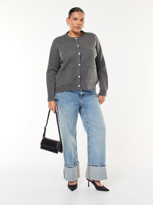 Gilet in maglia spessa con bottoni originali - Kiabi Gilet in maglia spessa con bottoni originali - Kiabi