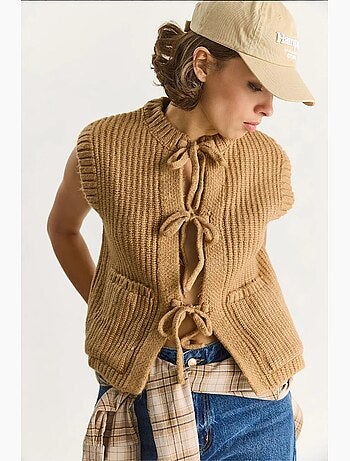 Gilet in maglia testurizzata con chiusura a laccetto lucci