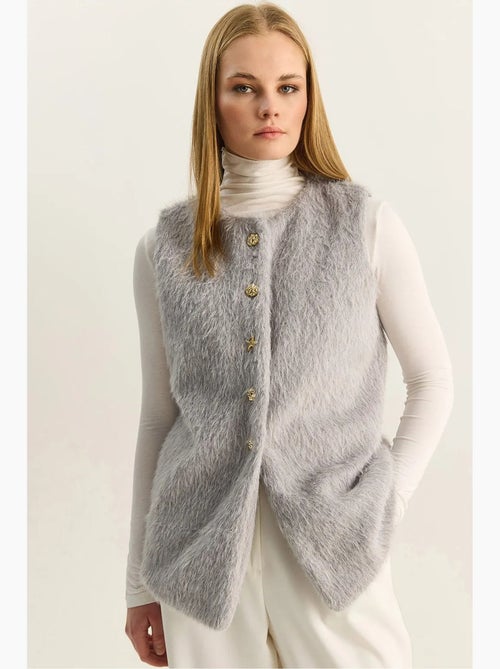 Gilet in peluche con chiusura a bottoni lucci - Kiabi Gilet in peluche con chiusura a bottoni lucci - Kiabi