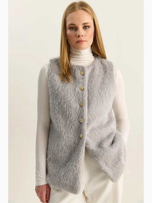 Gilet in peluche con chiusura a bottoni lucci - Kiabi Gilet in peluche con chiusura a bottoni lucci - Kiabi