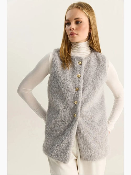 Gilet in peluche con chiusura a bottoni lucci - Kiabi Gilet in peluche con chiusura a bottoni lucci - Kiabi