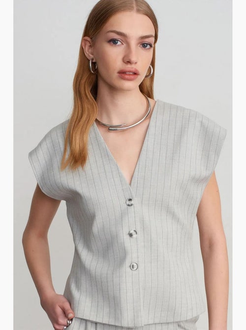Gilet in tessuto con scollo a v a righe dilvin - Kiabi Gilet in tessuto con scollo a v a righe dilvin - Kiabi