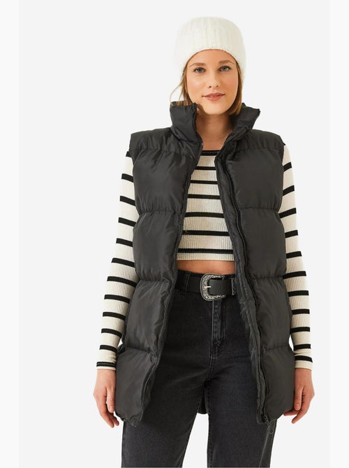 Gilet lungo con collo alla coreana e doppie tasche lucci - Kiabi Gilet lungo con collo alla coreana e doppie tasche lucci - Kiabi