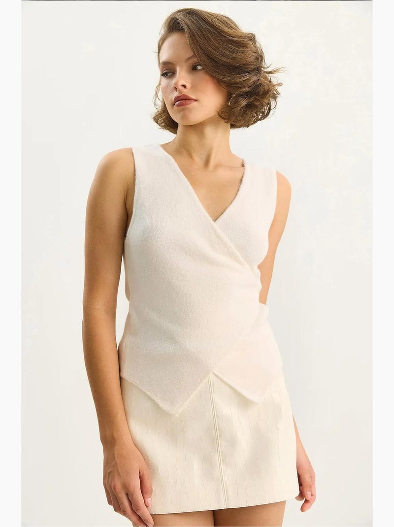 Gilet slim fit con scollo a v e chiusura con laccetti lucci Crema - Kiabi