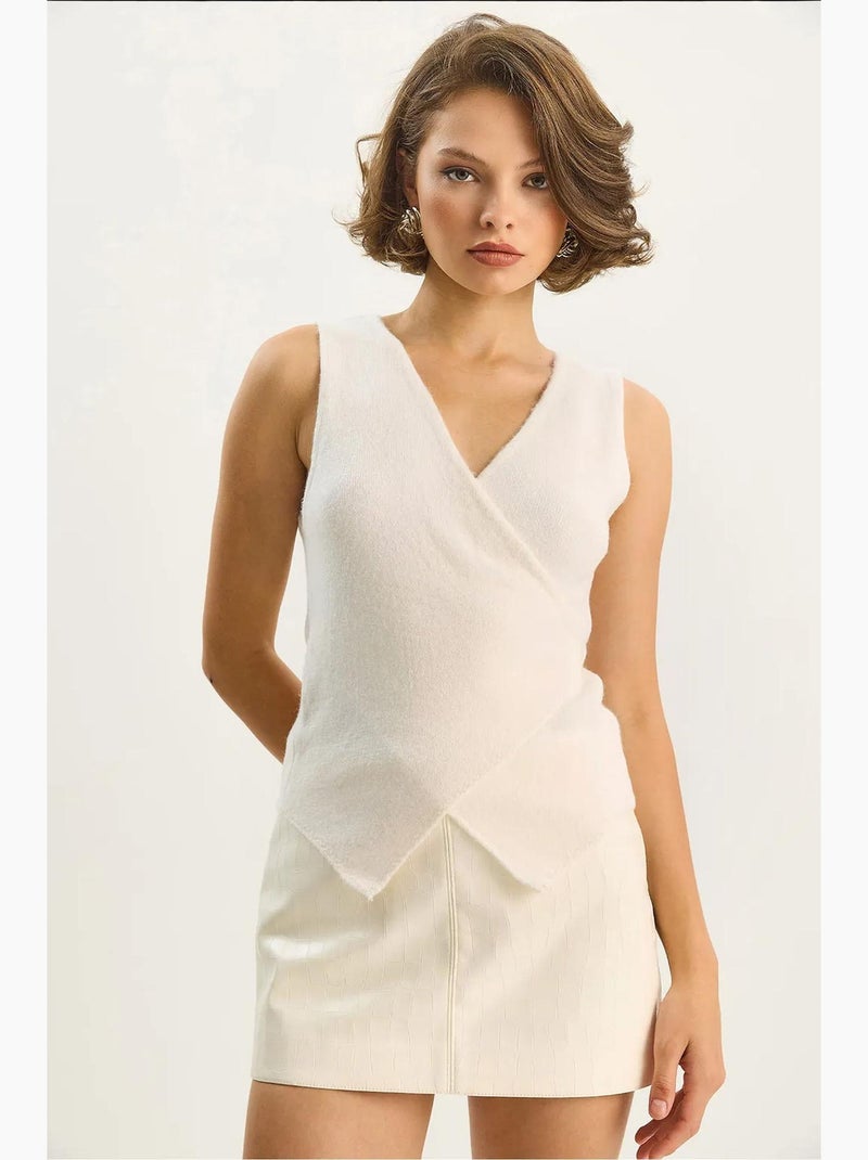 Gilet slim fit con scollo a v e chiusura con laccetti lucci Crema - Kiabi