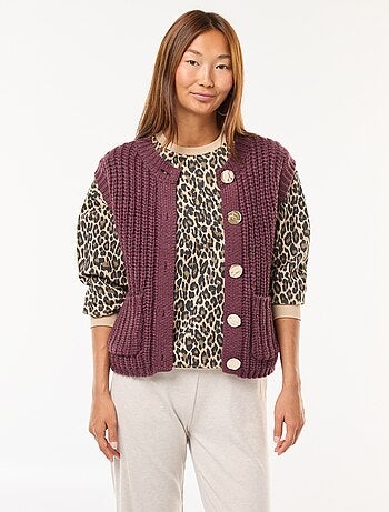 Gilet smanicato con apertura abbottonata