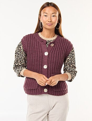 Gilet smanicato con apertura abbottonata